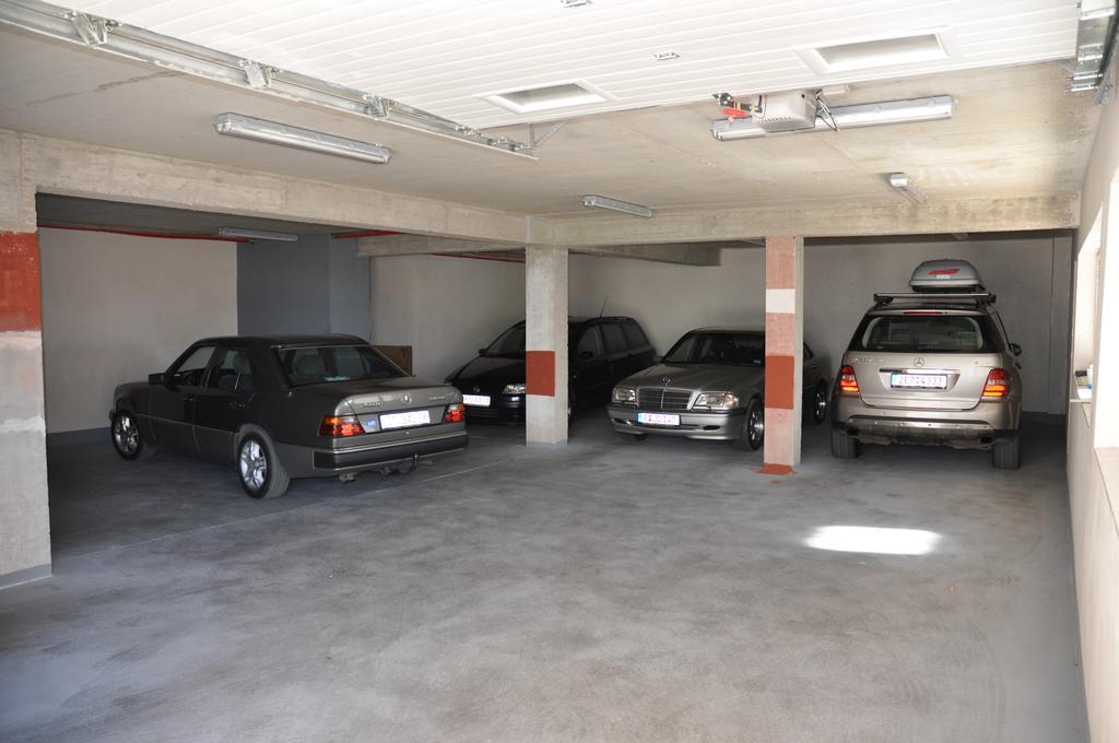 Gala Apartments أوميس المظهر الخارجي الصورة