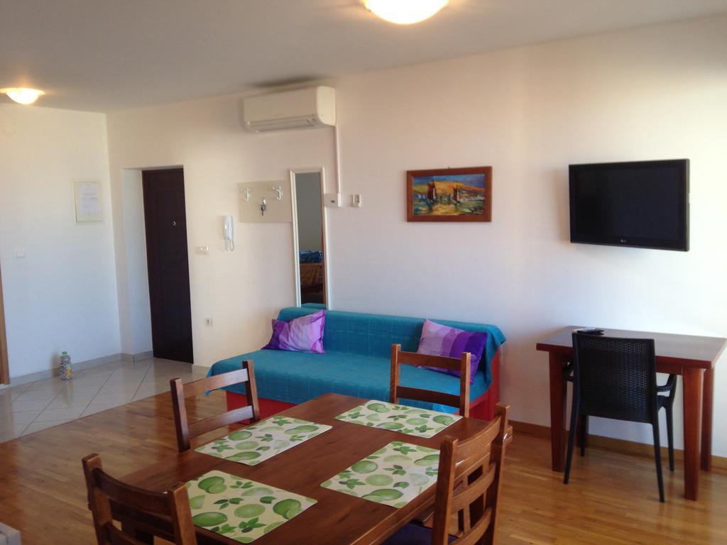 Gala Apartments أوميس المظهر الخارجي الصورة