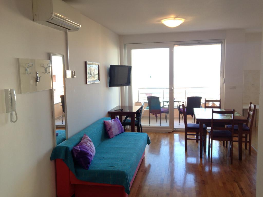 Gala Apartments أوميس المظهر الخارجي الصورة