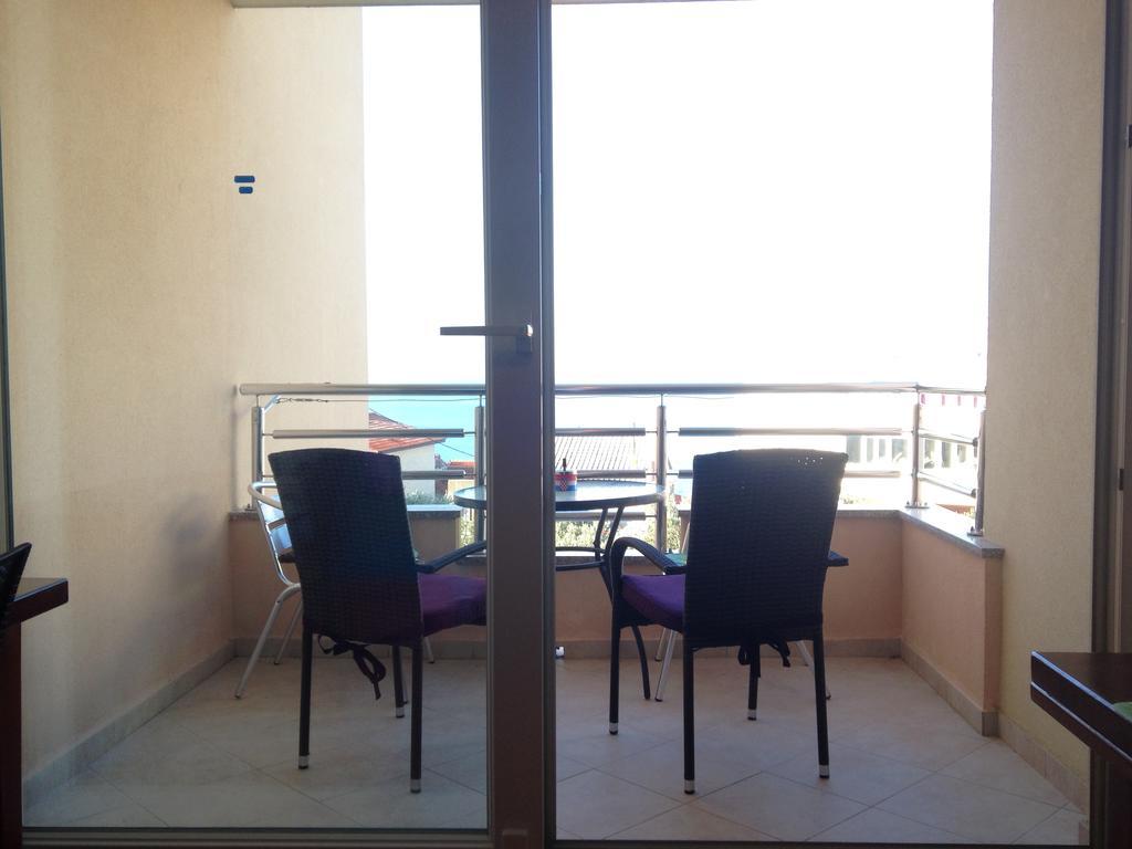 Gala Apartments أوميس المظهر الخارجي الصورة