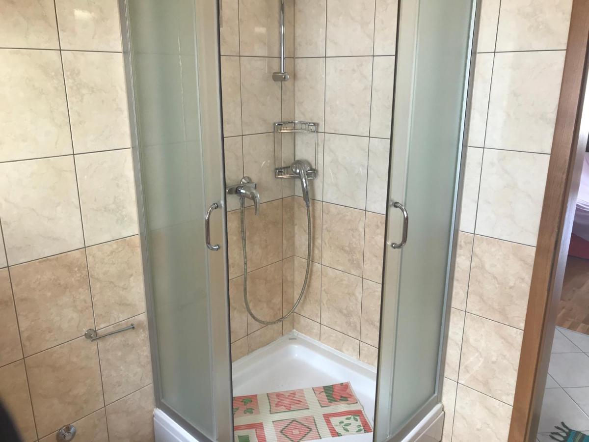Gala Apartments أوميس المظهر الخارجي الصورة