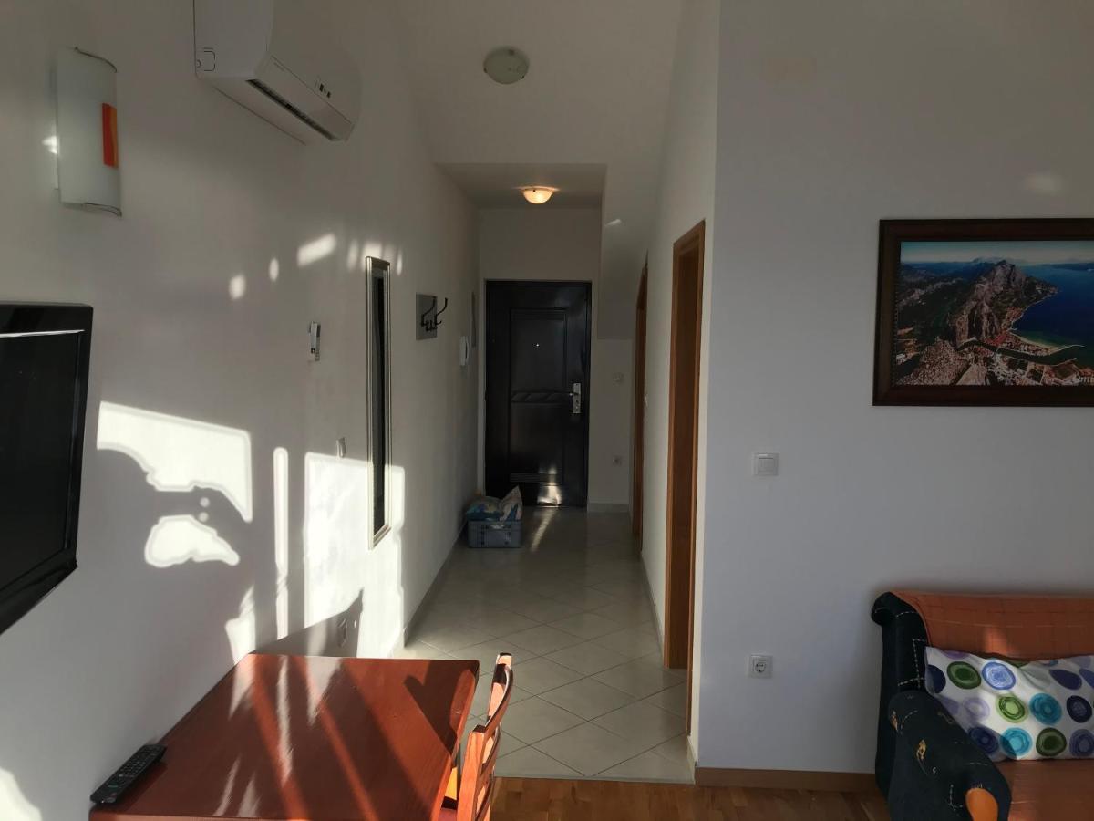 Gala Apartments أوميس المظهر الخارجي الصورة