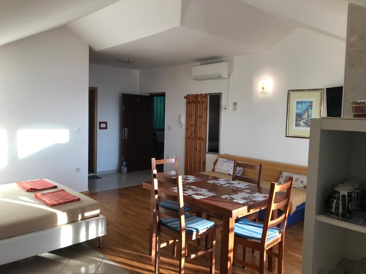 Gala Apartments أوميس المظهر الخارجي الصورة