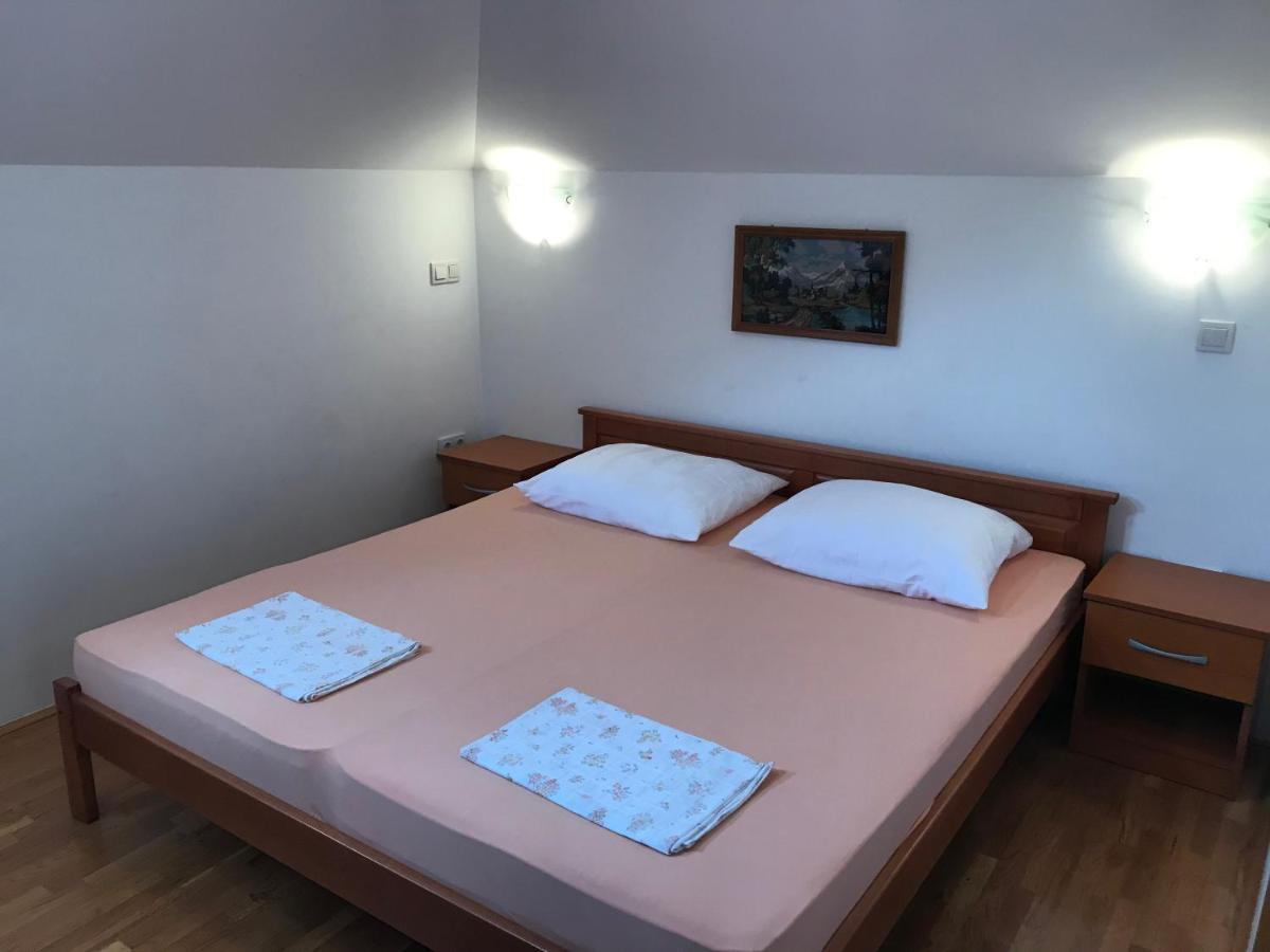 Gala Apartments أوميس المظهر الخارجي الصورة