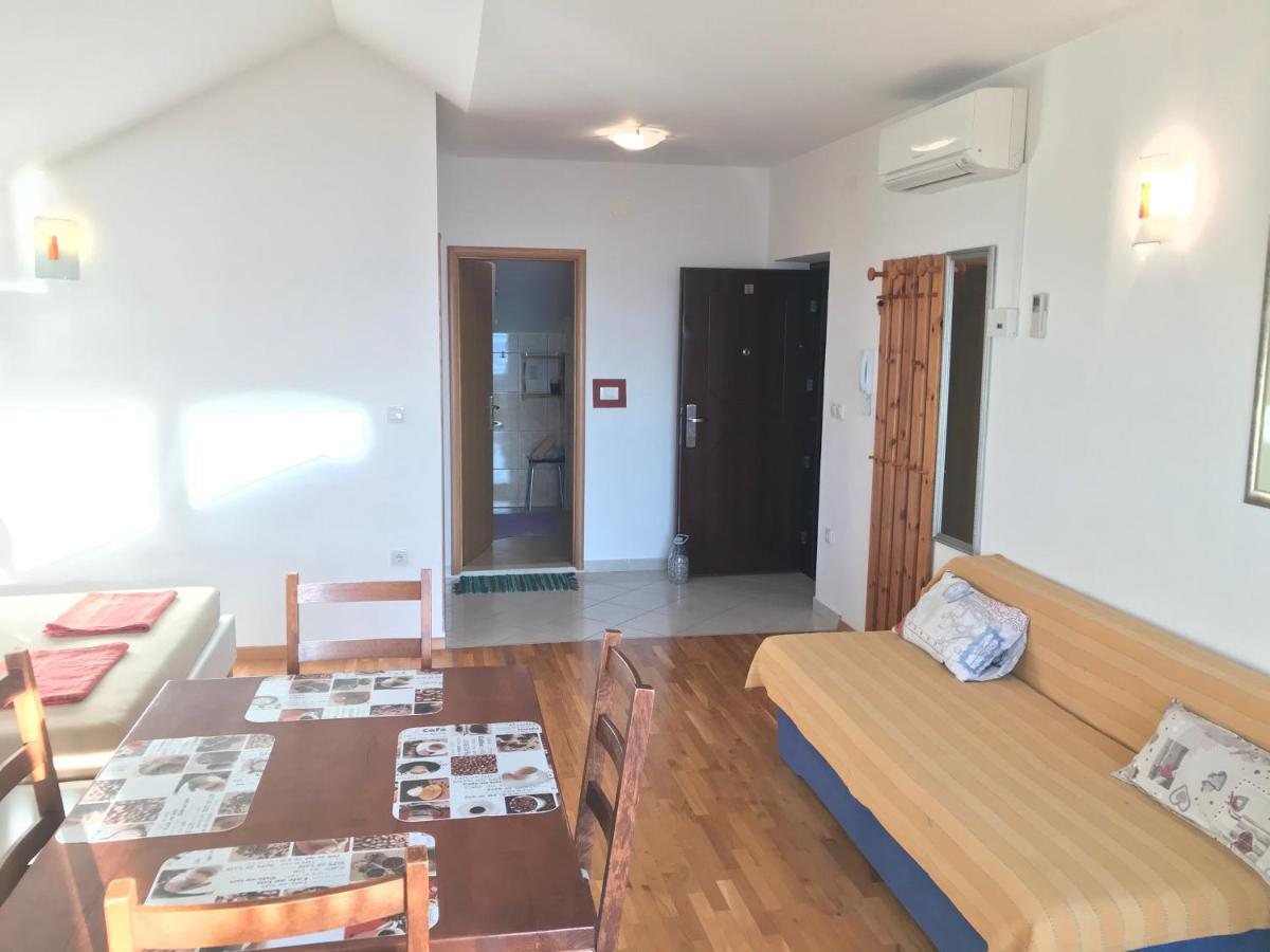 Gala Apartments أوميس المظهر الخارجي الصورة