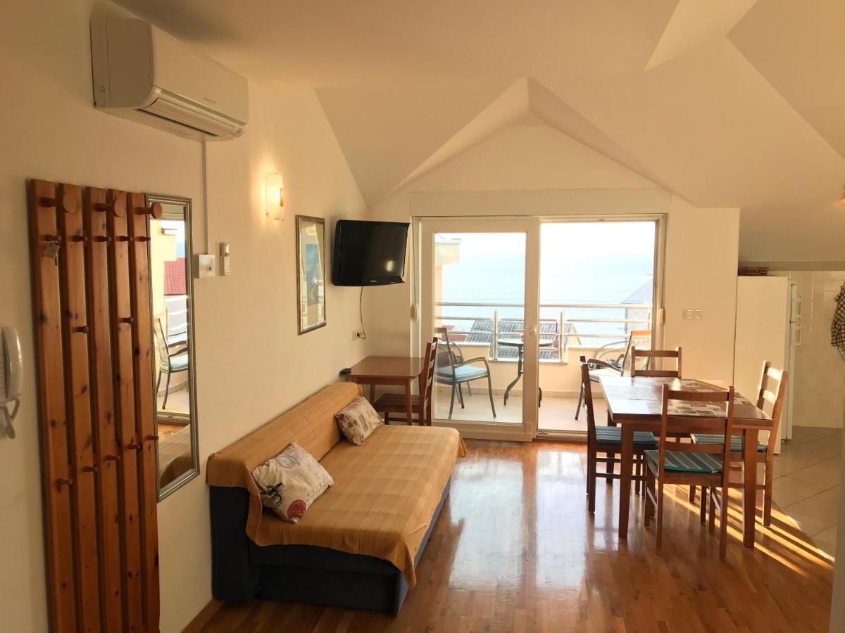 Gala Apartments أوميس المظهر الخارجي الصورة