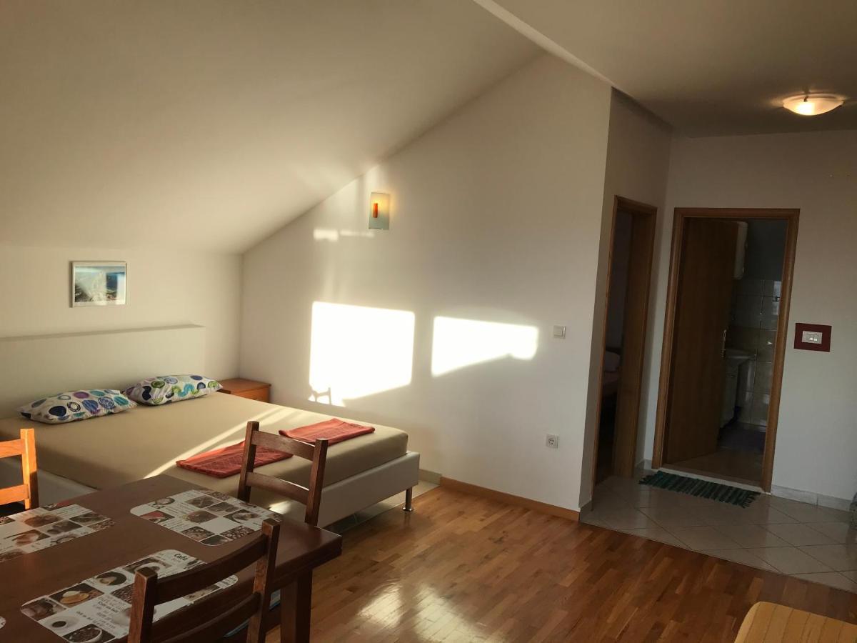 Gala Apartments أوميس المظهر الخارجي الصورة