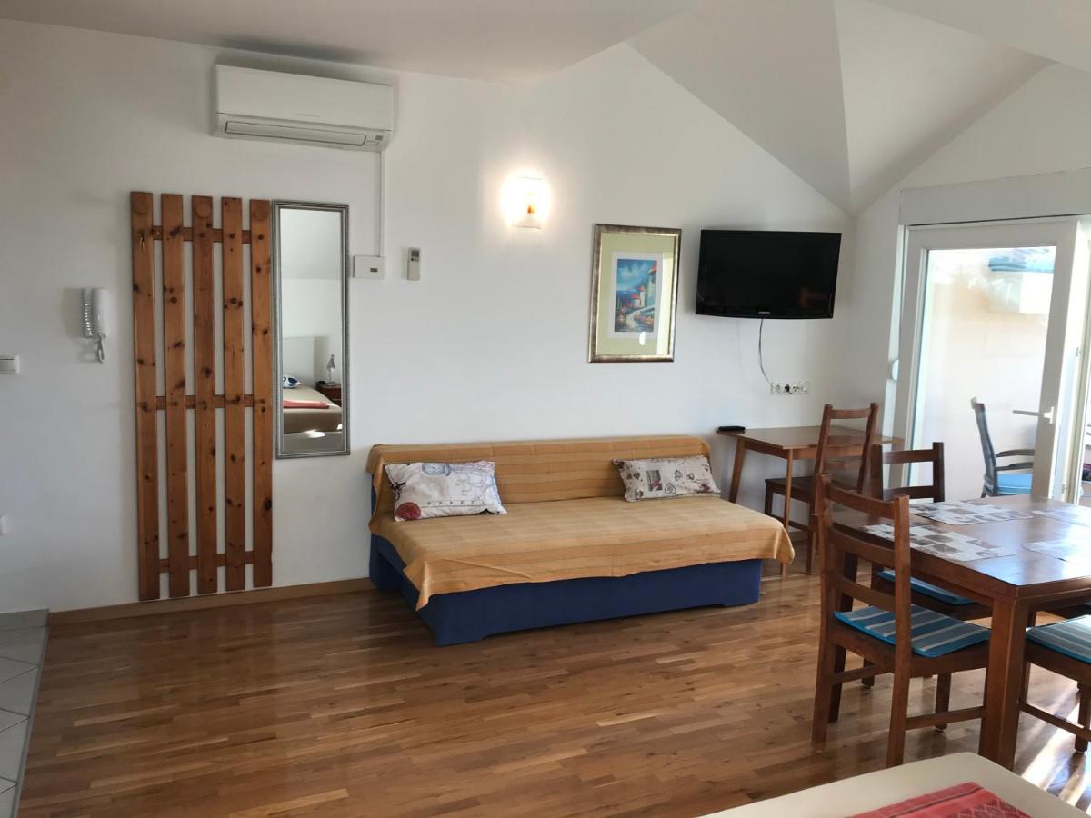 Gala Apartments أوميس المظهر الخارجي الصورة