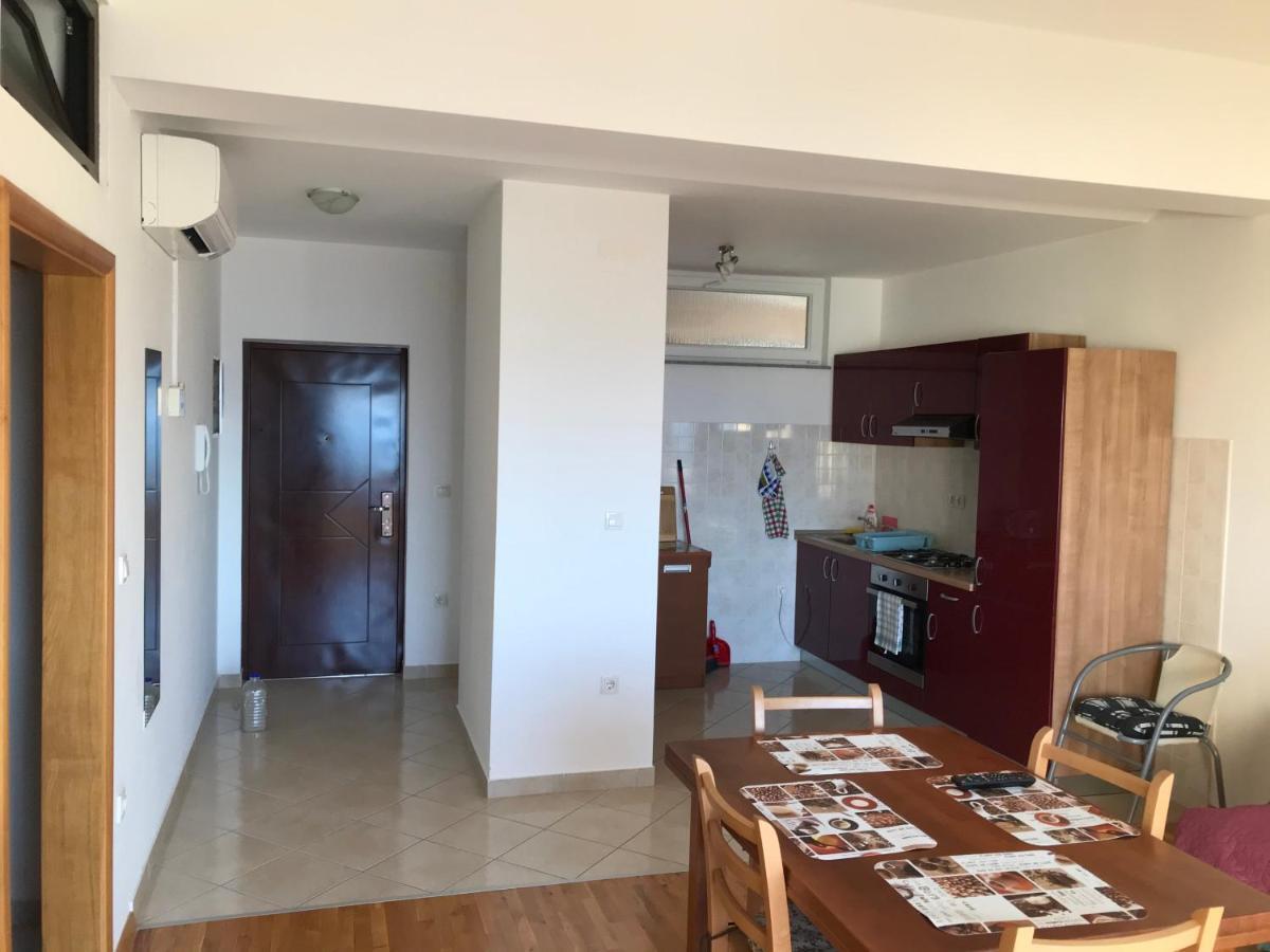 Gala Apartments أوميس المظهر الخارجي الصورة