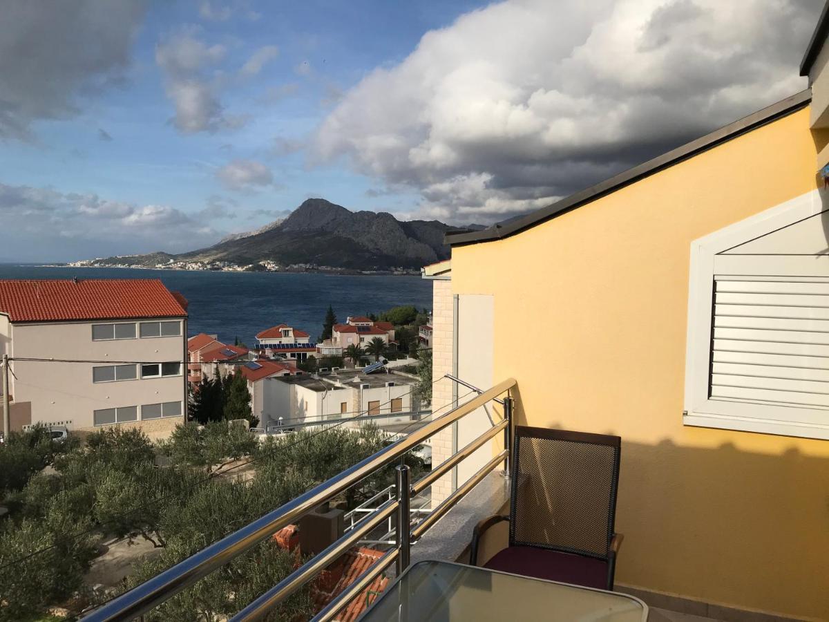 Gala Apartments أوميس المظهر الخارجي الصورة